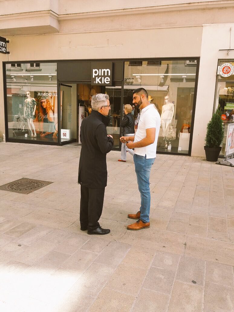 MKAAugsburg's tweet photo. Bundesweite Dialogaktion der Ahmadiyya Muslim Jamaat unter dem Motto "Wir sind alle Deutschland"  #MuslimeFürDeutschland https://t.co/9FRpjJfKAr