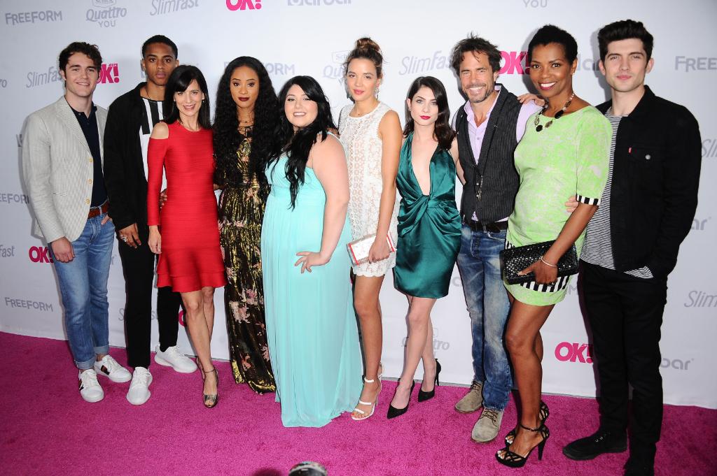 FamousInLoveTV's tweet photo. Congrats to our #PrettyFamous Contest Winner, @killer_princezz who walked the red carpet w/ the #FamousInLove cast at the @OKMagazine party. https://t.co/18yfVvU98m