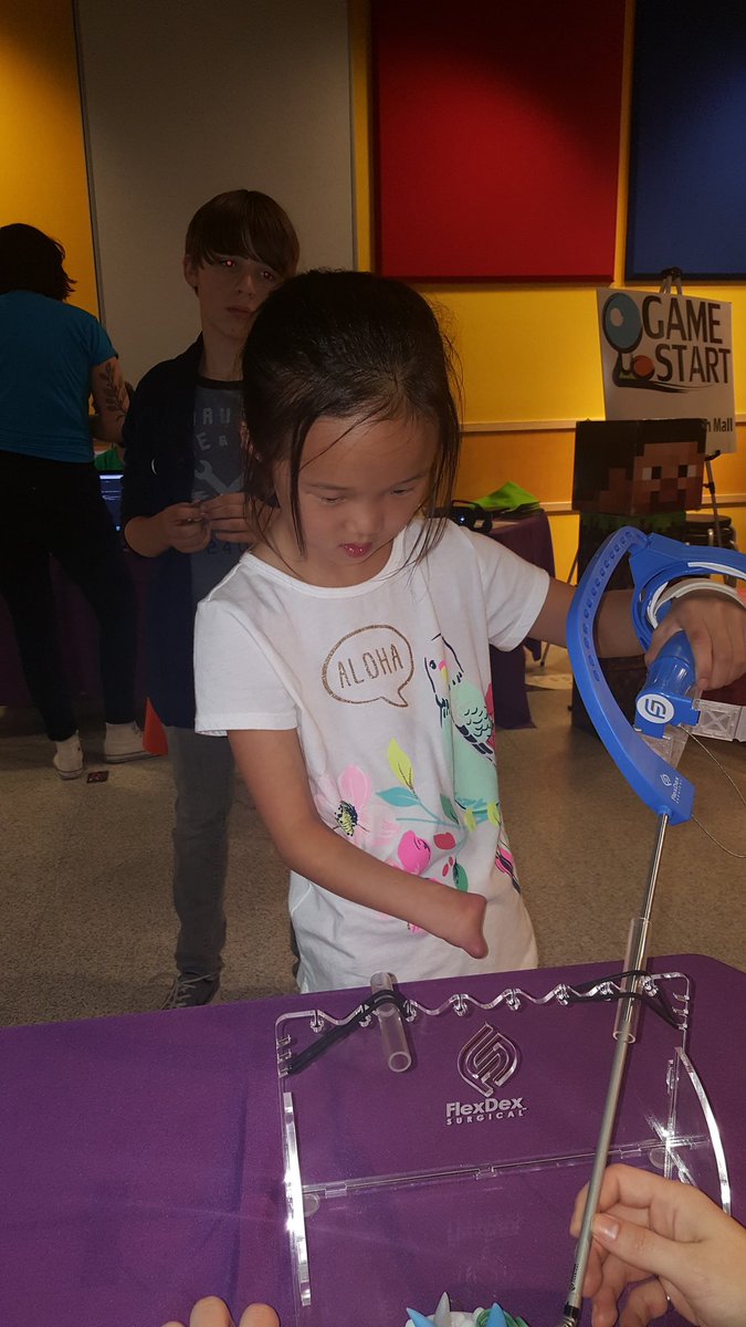 FlexDexSurgical's tweet photo. Awesome night at @aahandsonmuseum #TechTwilight!  Amazing how fast kids learned @FlexDexSurgical All had fun #STEM #LetThemPlay https://t.co/tsKd9Jcqq8