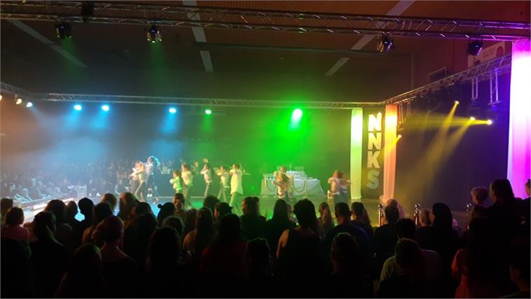 Honderden dansers vertoonden vandaag hun kunsten op de Noord Nederlandse Kampioenschappen Streetdance en Showdance bit.ly/2q76rlY