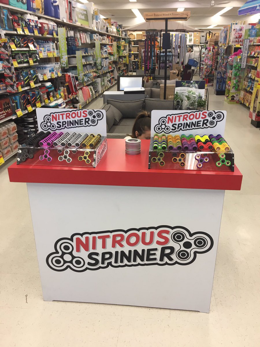 North Vancouver London Drugs full of Finger Spinners! Wow! <a href="/LondonDrugs/">London Drugs</a> #NorthVan #londondrugs #fingerspinner