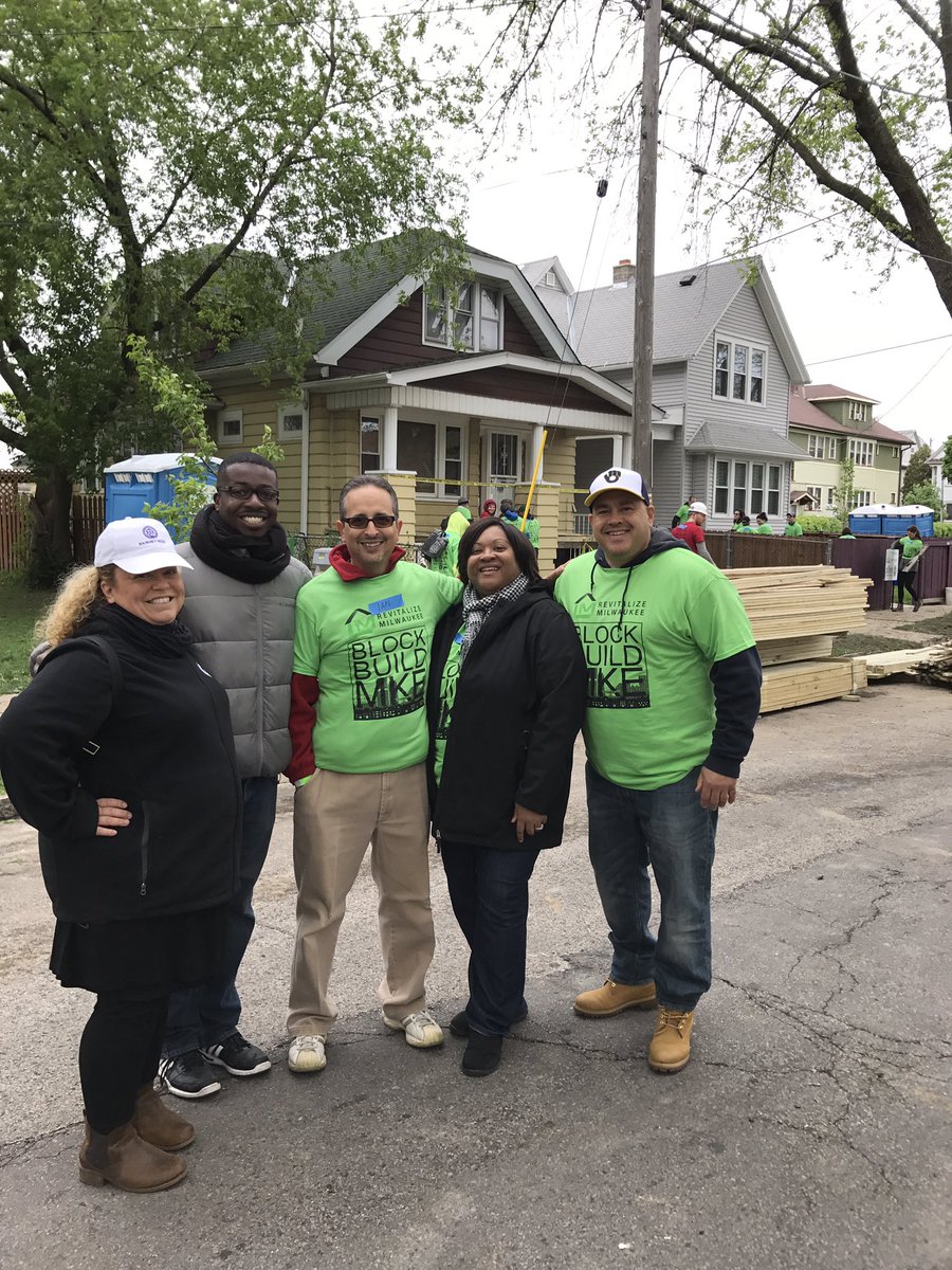 ClarkeSquareMKE's tweet photo. CSNI โค๏ธs @PledgePerez #BlockBuildMKE https://t.co/6ogImEh5Cg