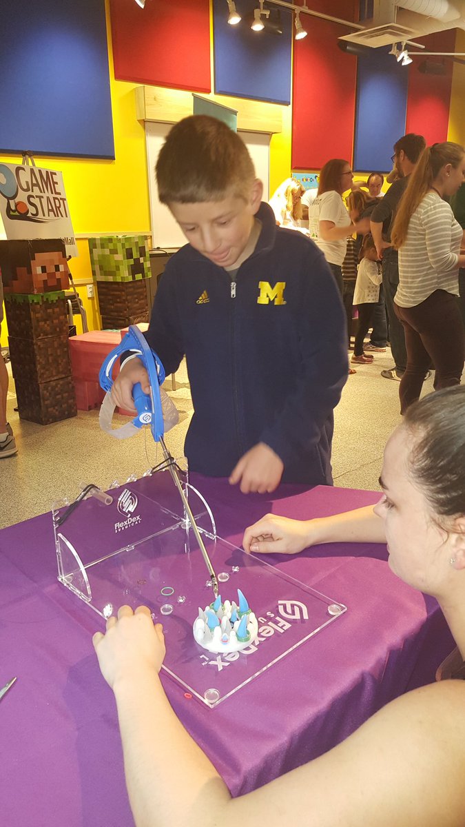 FlexDexSurgical's tweet photo. Feeling the joy at @aahandsonmuseum #TechTwilight with @FlexDexSurgical needle driver. Kids love it!  #LetThemPlay #STEM https://t.co/StWhLLsVAQ