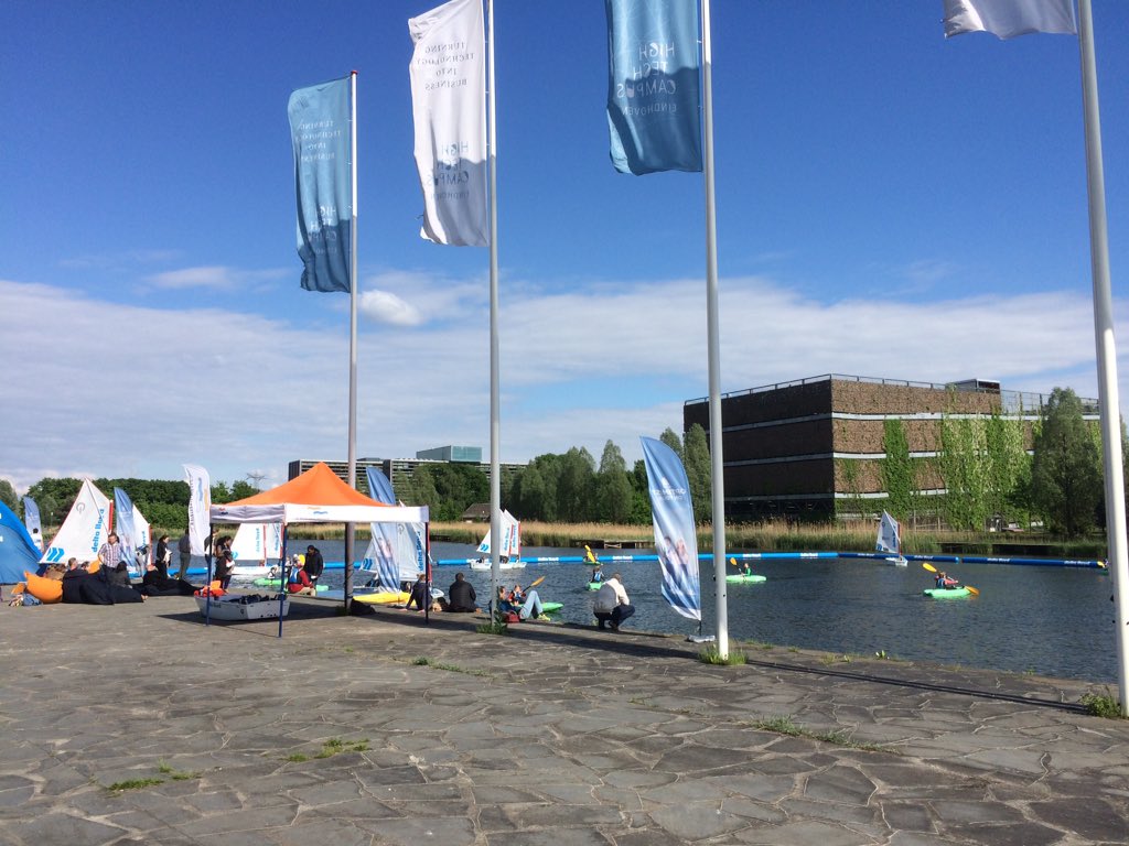 inspirationhtc's tweet photo. Jammer, t zit er al weer op! Na drie zeer geslaagde dagen @hightechcampus #dtw vertrekt  #optimistontour weer. 700 kids blijgemaakt! Dank! https://t.co/1cWg4KccG5