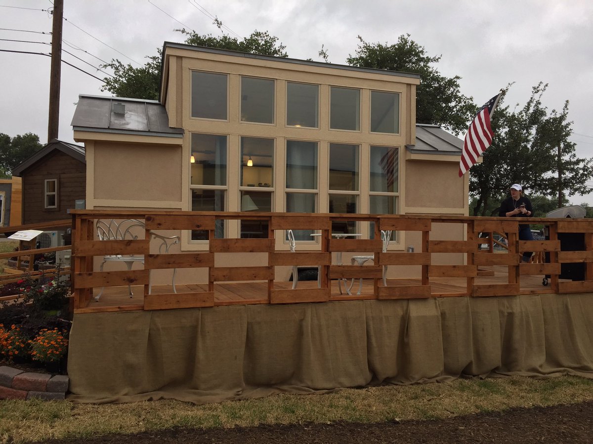 mirnanegovetic's tweet photo. Inviting city council members to come check out our tiny homes @Ron_Nirenberg @cmraylopez today from 9-4 at Construction Careers Academy https://t.co/UhdAAKgEJf
