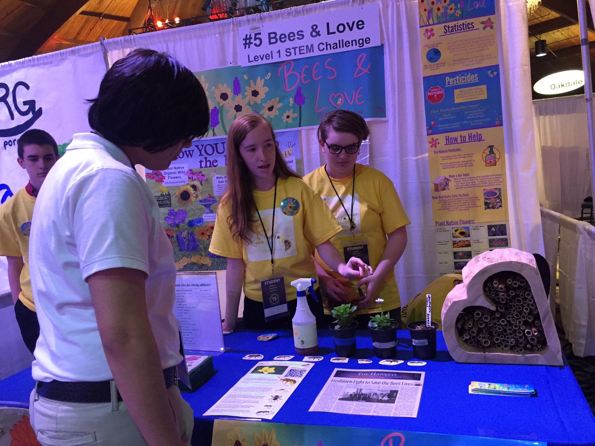 NHSBeesAndLove's tweet photo. . @jamiebentoot @_JohannaT  and Declan working our Expo booth! https://t.co/slCeBdj94b