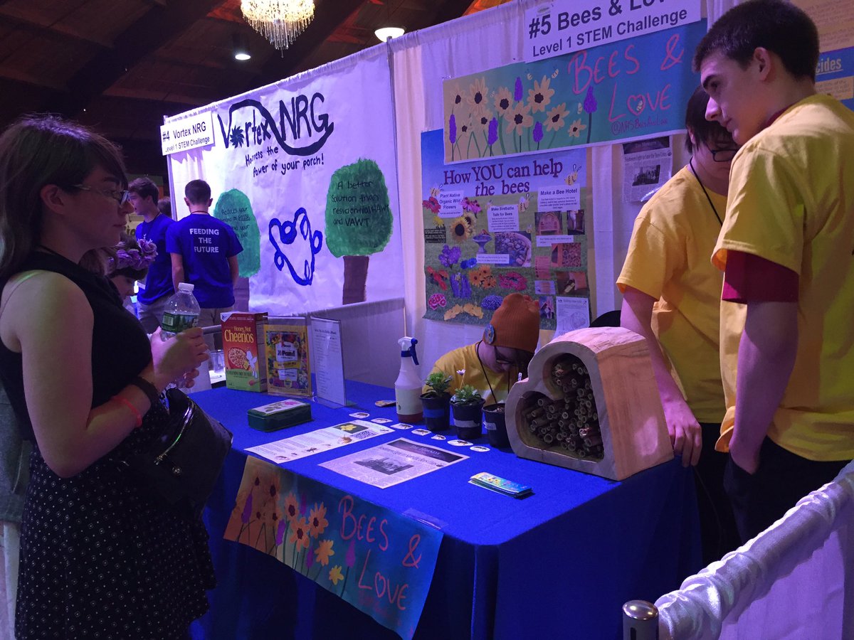 NHSBeesAndLove's tweet photo. . @jamiebentoot @_JohannaT  and Declan working our Expo booth! https://t.co/slCeBdj94b