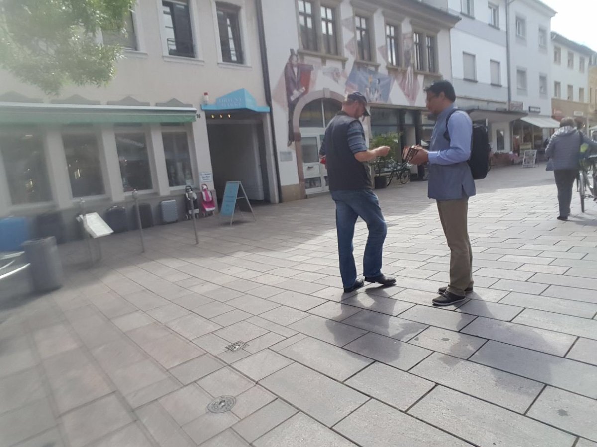 ahmedib's tweet photo. Heute:in Schwetzingen und in über 80 Städten. Ihre Botschaft ist simpel: "Wir sind alle Deutschland" #MuslimeFürDeutschland #AhmadiyyaJugend https://t.co/V8vt4dn4CG