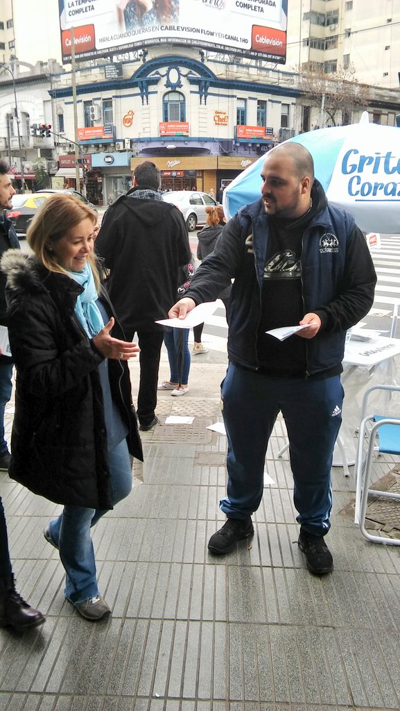 SComuna3's tweet photo. #Ahora #CorrienteAmplia militando en Cabildo y Lacroze https://t.co/I3XeYYa60p