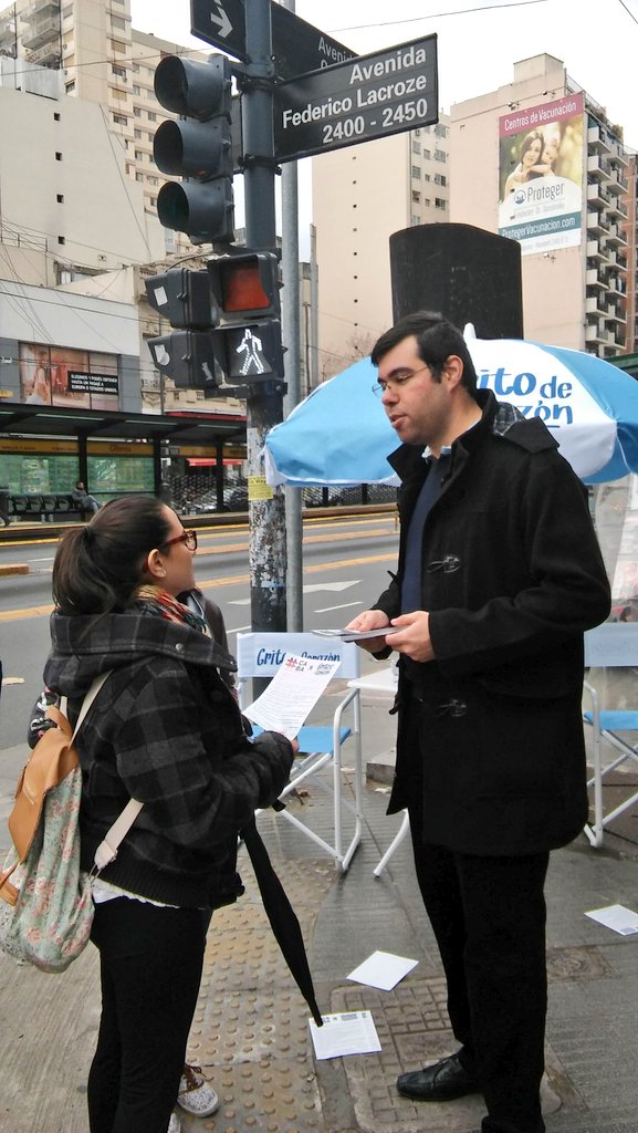 SComuna3's tweet photo. #Ahora #CorrienteAmplia militando en Cabildo y Lacroze https://t.co/I3XeYYa60p