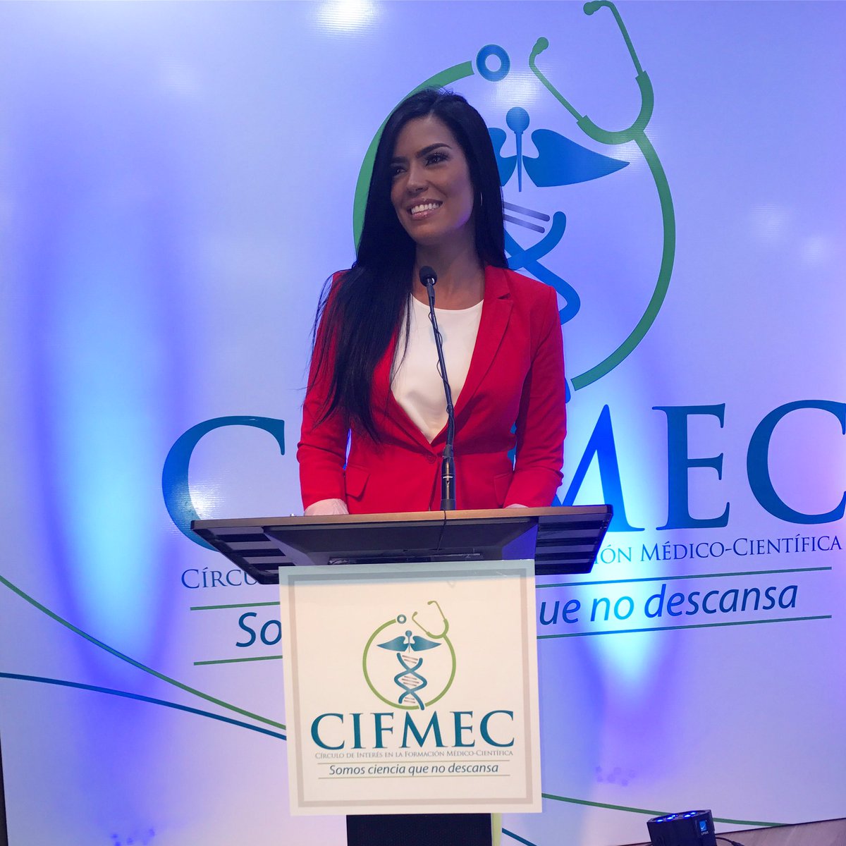 ibelkaulerio's tweet photo. Gracias @cifmec @jorgetolin por confiar en mi trabajo #ibelkaulerio #🎤 #haciendoloquemegusta #amomitrabajo #maestria #cifmec #tvhost #😜✌🏽 https://t.co/IDialneU8T