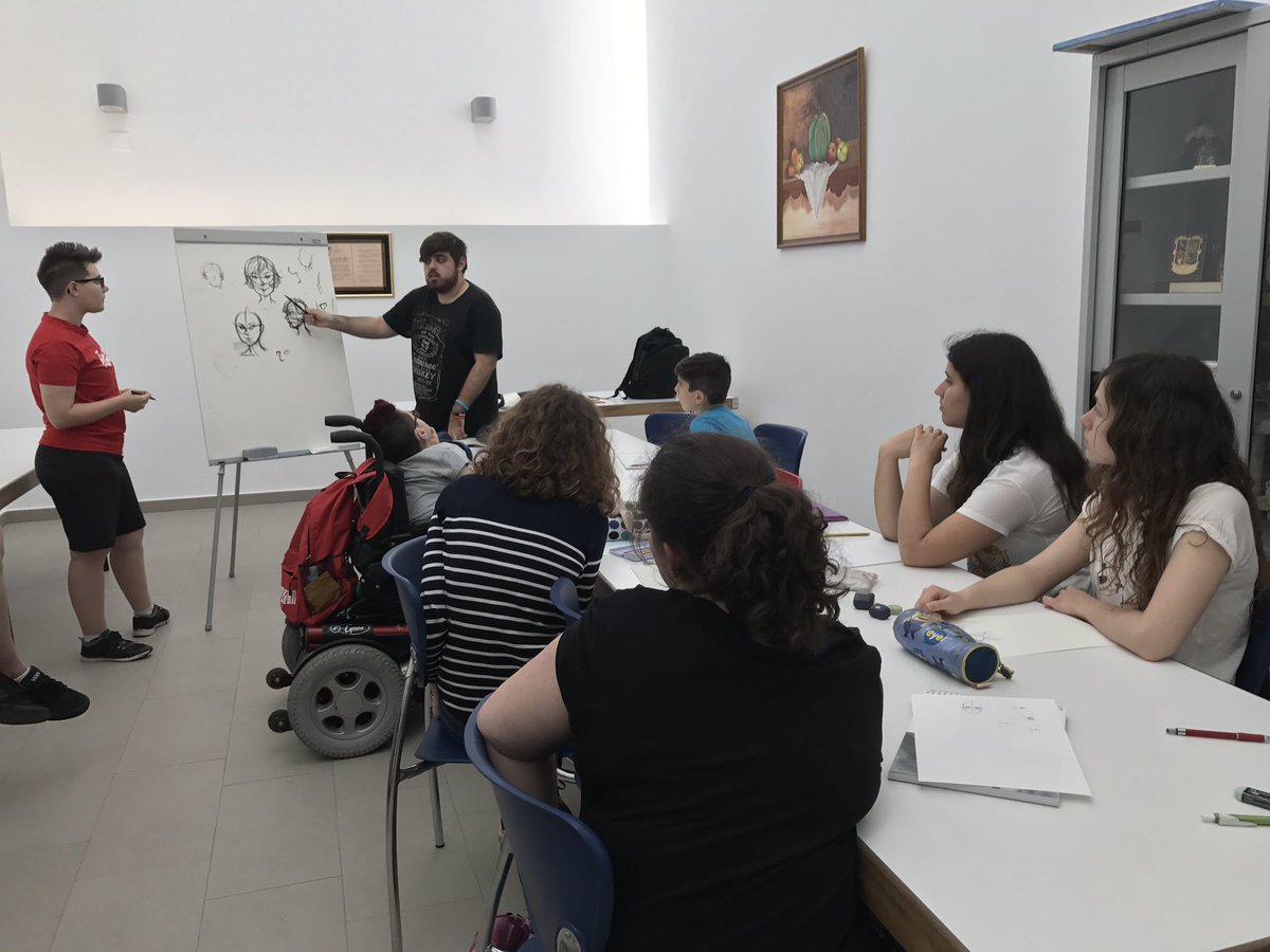 kbzojoven's tweet photo. Así marchan las clases de Comic Manga. #kbzojoven #redesmurcia @REDESMURCIA1 @CabezodeTorres https://t.co/N15LjoO2De