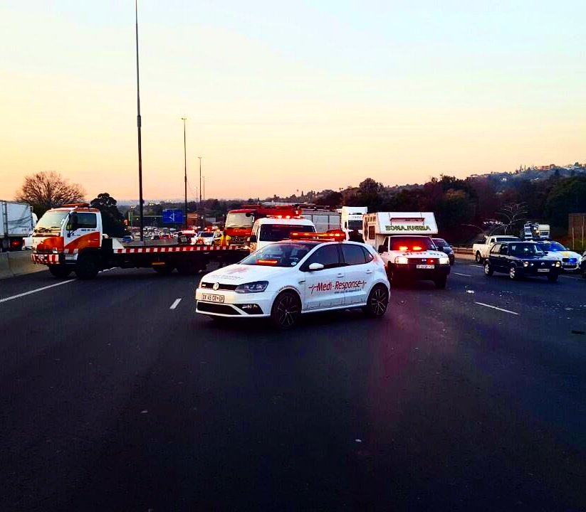Medi_Response's tweet photo. #MediResponse wants to warn motorists of serious delays on the #N3 after the Gillooly's Interchange due to an earlier multi-vehicle crash. https://t.co/hd0VFFPL89