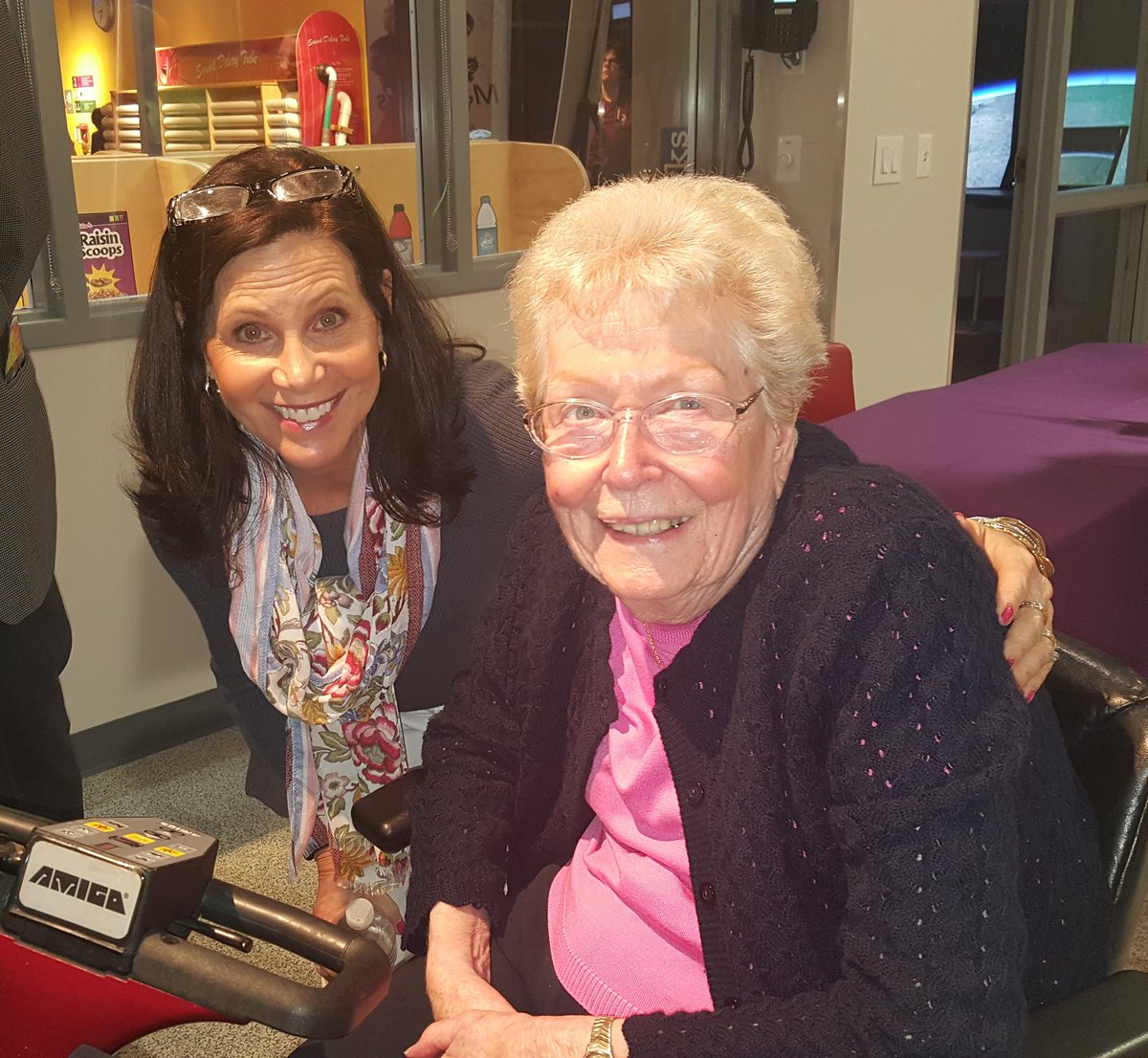 FlexDexSurgical's tweet photo. @FlexDexSurgical booth graced by visit of Dick and Norma Sarns of @NuStep_LLC @aahandsonmuseum  #TechTwilight https://t.co/pFoGCyJtfY