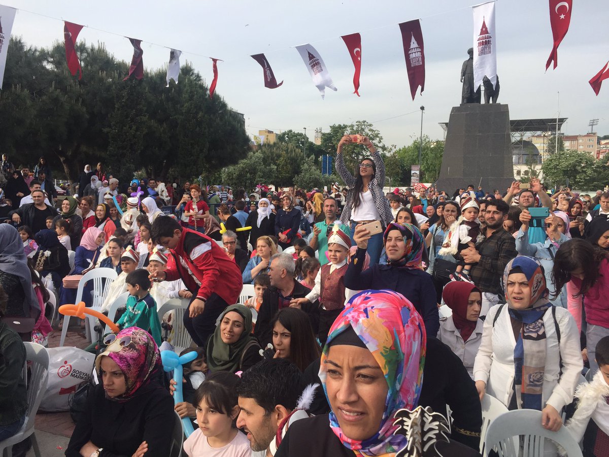 cakmaktasekrem's tweet photo. Beyoğlu belediyemizin 24.geleneksel sünnet şöleni yoğun katılımla gerçekleştirildi @AhmetMisbah @Temelbasalan @MutluBozkurt @AvHarunMus https://t.co/YII9HTCv0J
