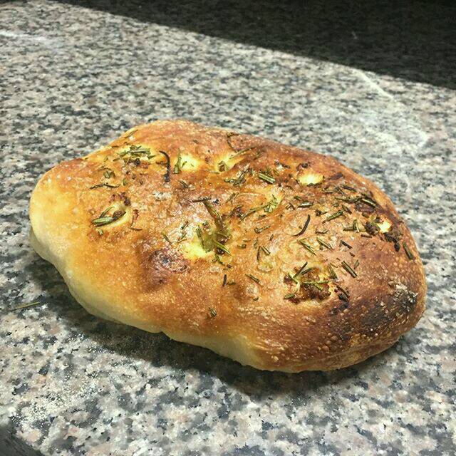 BagotsHutton's tweet photo. After bake. Pretty happy with these little gems. #rosemary #woodfired #italian #simple #likegrandma #bagotshutton π·: @samcarey756 https://t.co/j5Nev0POmj