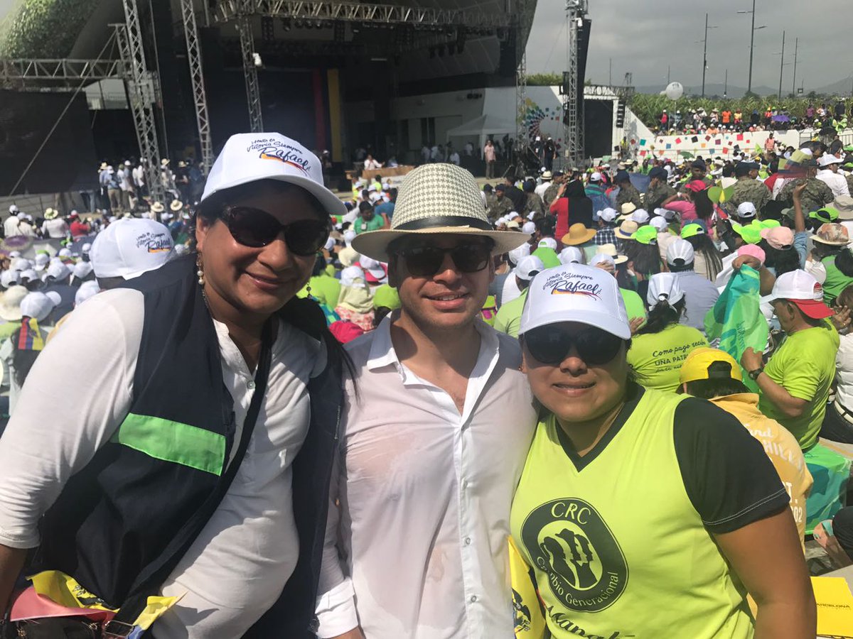 MarianoEsManabi's tweet photo. El respaldo de la gente es evidente. Compartiendo en el parque de los Samanes en el #Enlace523 de @MashiRafael https://t.co/vG07E2Etfh