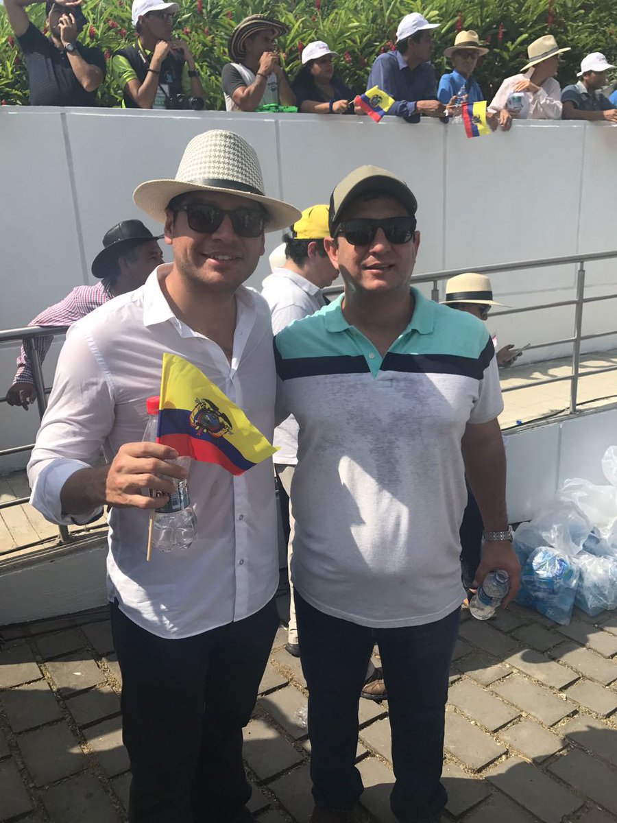 MarianoEsManabi's tweet photo. El respaldo de la gente es evidente. Compartiendo en el parque de los Samanes en el #Enlace523 de @MashiRafael https://t.co/vG07E2Etfh