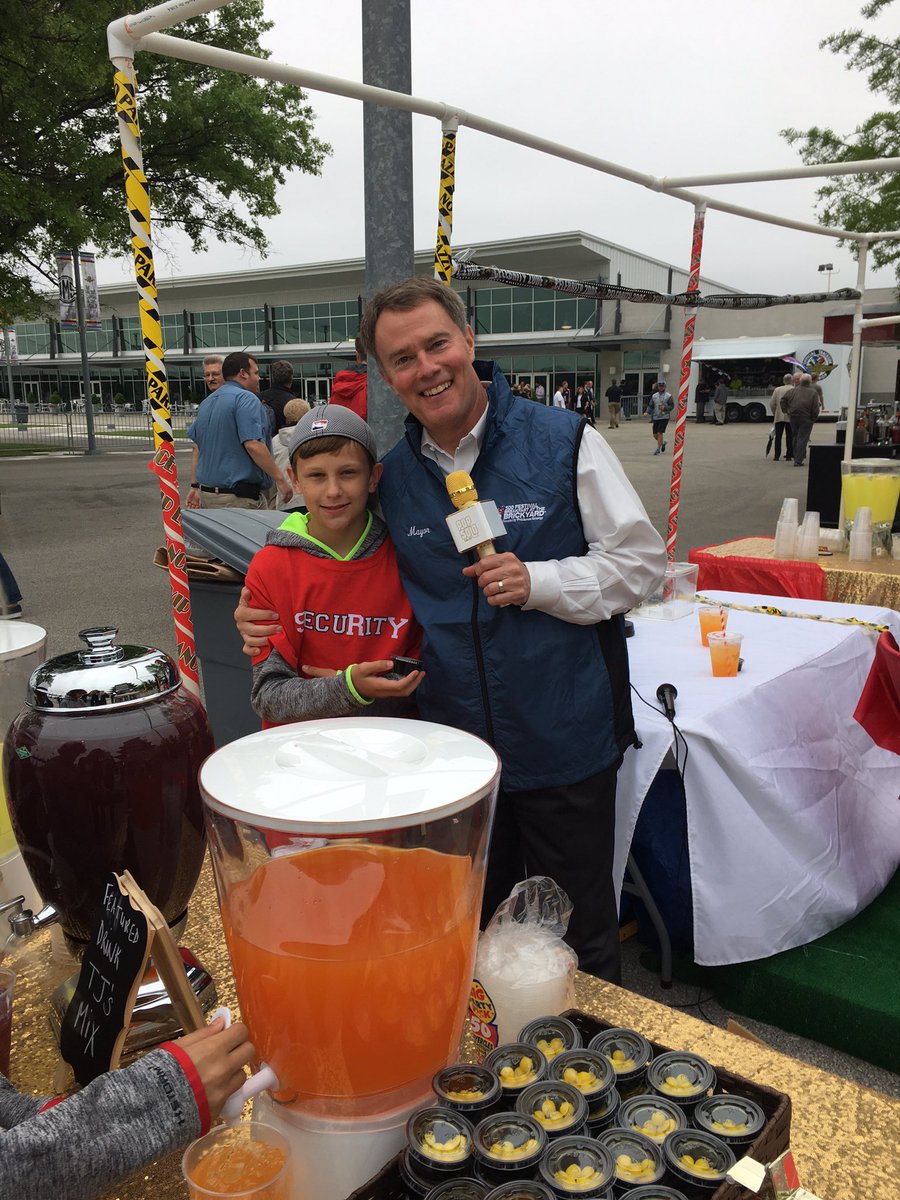 IndyMayorJoe's tweet photo. Each year, kids learn the basics of entrepreneurship &amp; financial literacy with @lemonadedayindy -- congrats to these little business owners! https://t.co/MJ1KHWNzhh