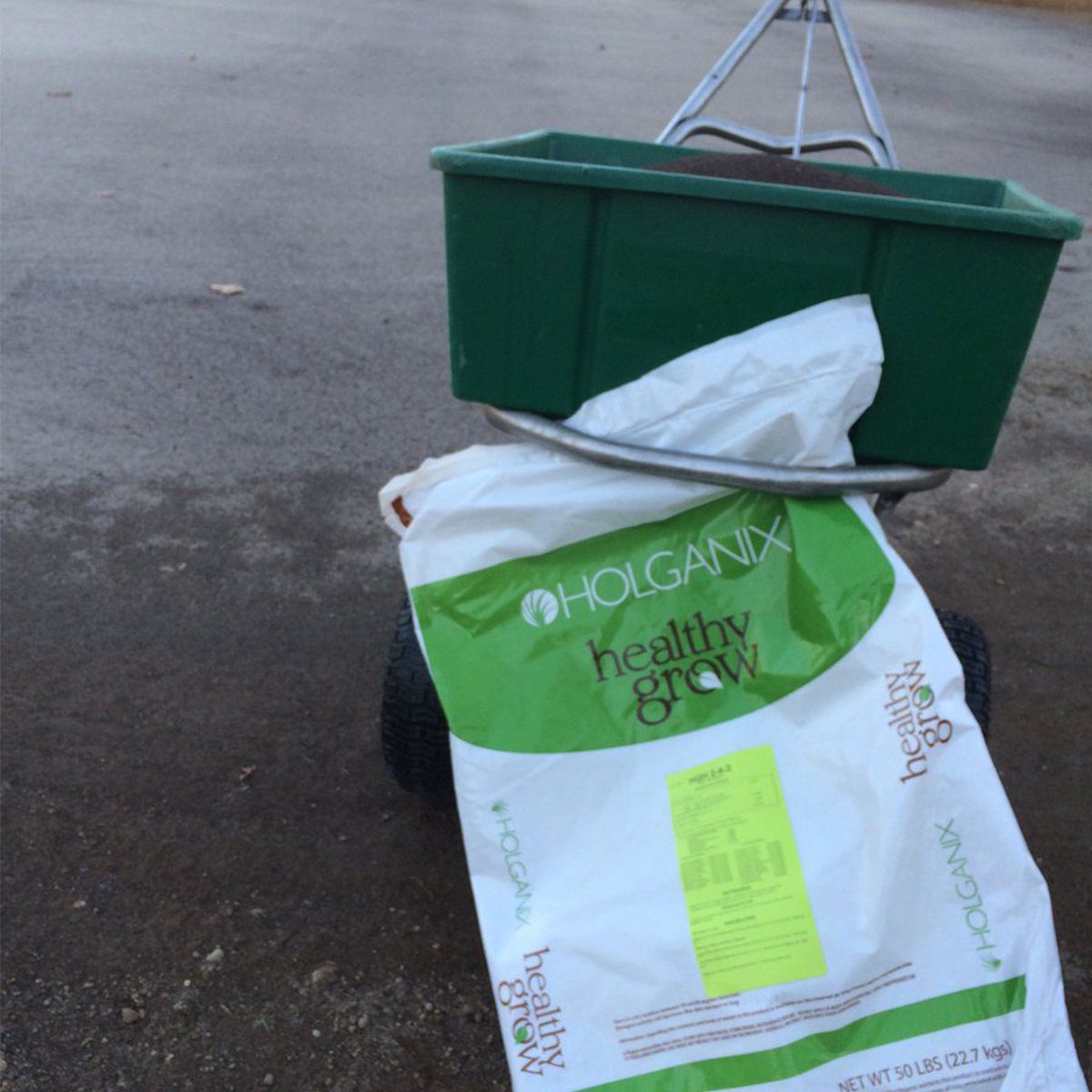 healthygrowpro's tweet photo. Your spreader and Healthy Grow. Goes together like peanut butter and jelly. 

📷: johnnyp https://t.co/wdTgsr81bR