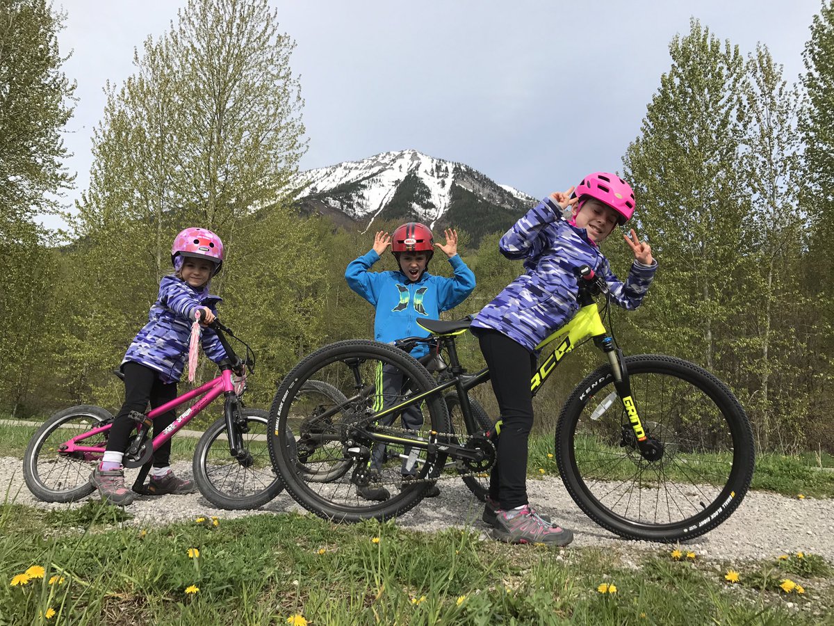 rollingwithvan's tweet photo. Enjoying a pedal with kiddos in beautiful Fernieβ€οΈ. Warm up before #momride! #fernielove #bikefun #mtfernie #rollingwithvan https://t.co/blE0rNkZiA