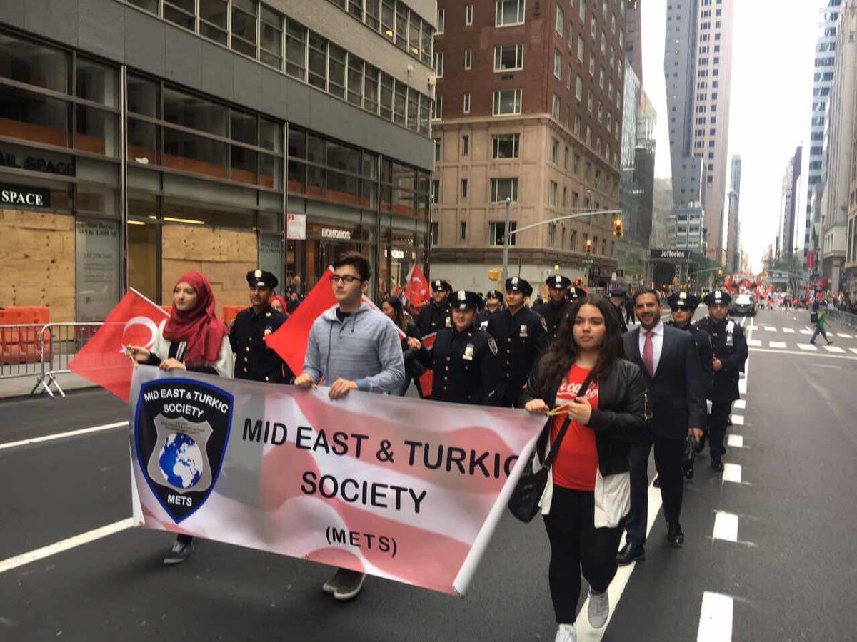 nypdturkic's tweet photo. #HappeningNow celebrating #Turkishdayparade. Great fun day for everyone. https://t.co/seNBjaW6wK