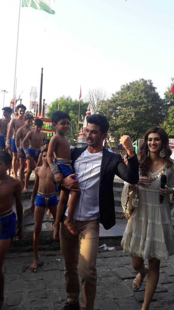 BITTISanonFCs's tweet photo. Lovely @kritisanon https://t.co/Vt2Z9vkIYR