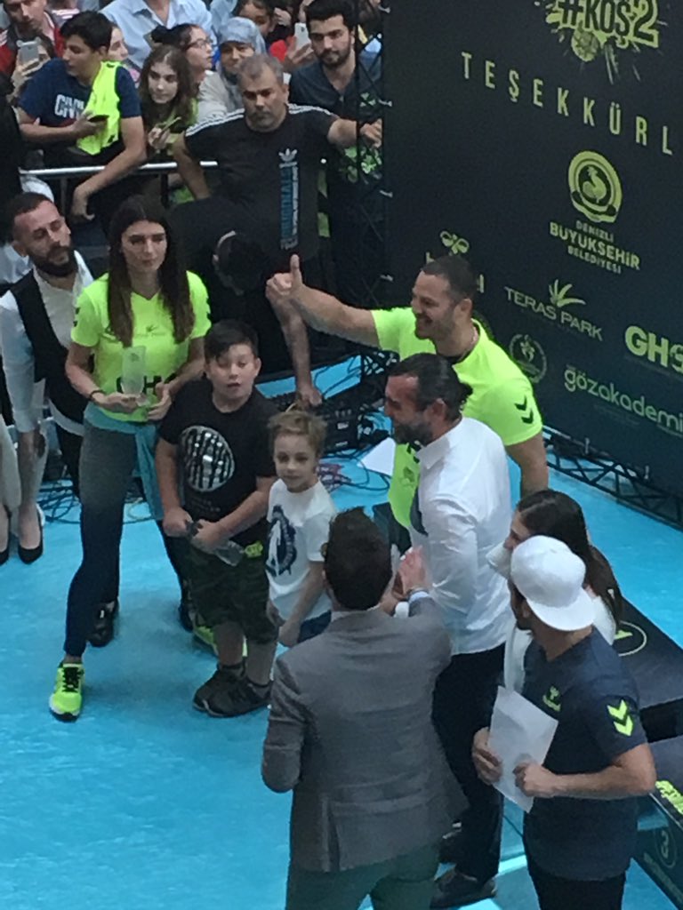 banupirenses's tweet photo. o kadar seviyorumki senii😍😍😍@atakanarslan https://t.co/uvh7AUt7IH