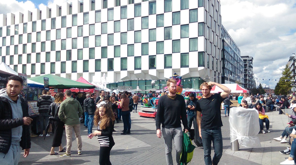 DBFDocklands's tweet photo. Busy market stalls at today's @DocklandsFest #dockfest17 https://t.co/wDEex5BXIR