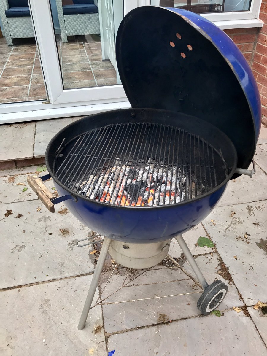 HashtagDJM's tweet photo. @WeberGrills do you guys do refurbishment? Dad has had this Weber for 18/19 years &amp; I would love to get it redone for him as a thank you. https://t.co/UAHWE88I69