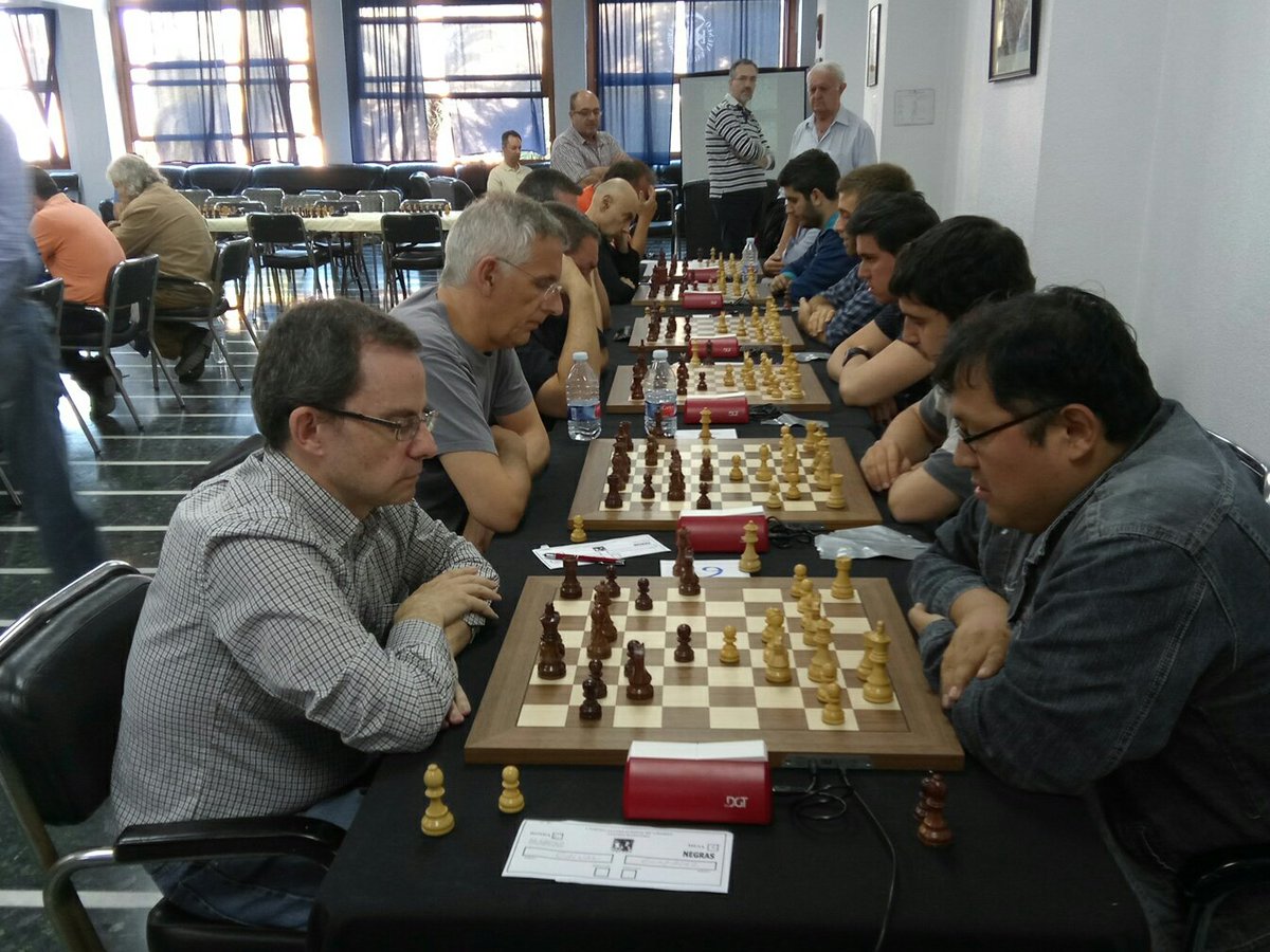 AteneoMaritimo's tweet photo. Empieza ronda seis. Seguimos con los problemas en el tercer tablero, lo demás todo correcto.
#ateneovalencia https://t.co/xHwlDN1gfU