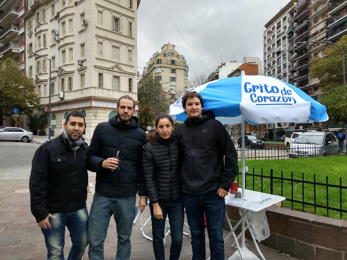 gritocomuna2's tweet photo. #CorrienteAmplia en Las Heras y Pueyrredón @alferdez https://t.co/jlF4rXxEGv