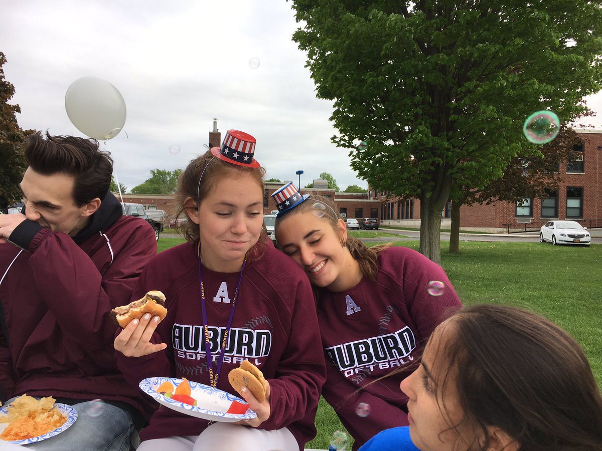Happy senior night mis amores (this pic was too cute not to post)