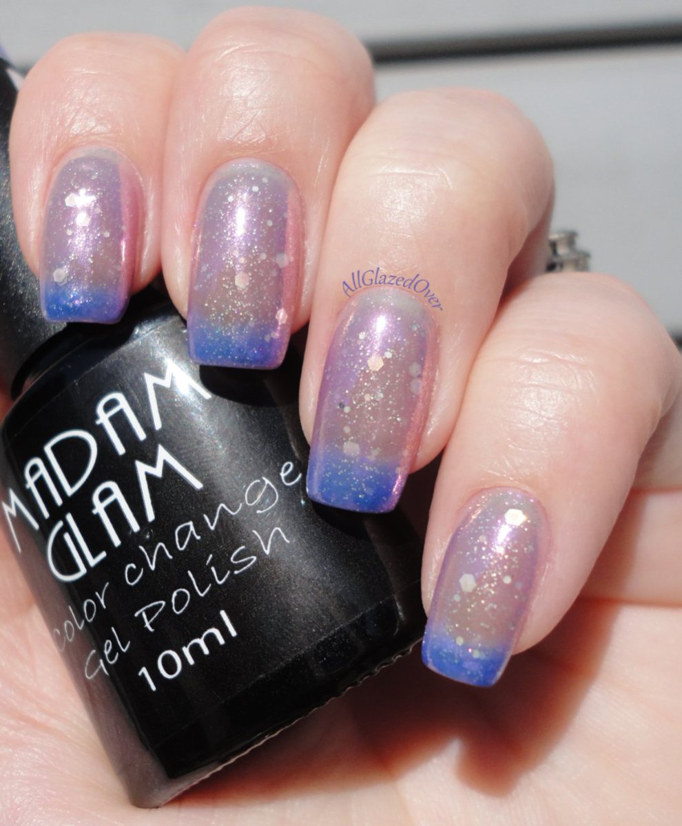 AllGlazedOver's tweet photo. I switched up my mani &amp; added chrome powder #30738 from @bornprettystore to my @Madam_Glam mani #MadamGlam #ChromePowder #ThermalPolish https://t.co/oDWOS6gG63