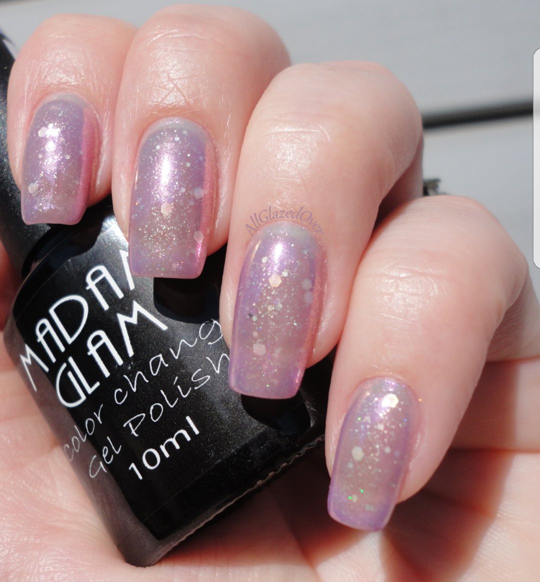 AllGlazedOver's tweet photo. I switched up my mani &amp; added chrome powder #30738 from @bornprettystore to my @Madam_Glam mani #MadamGlam #ChromePowder #ThermalPolish https://t.co/oDWOS6gG63