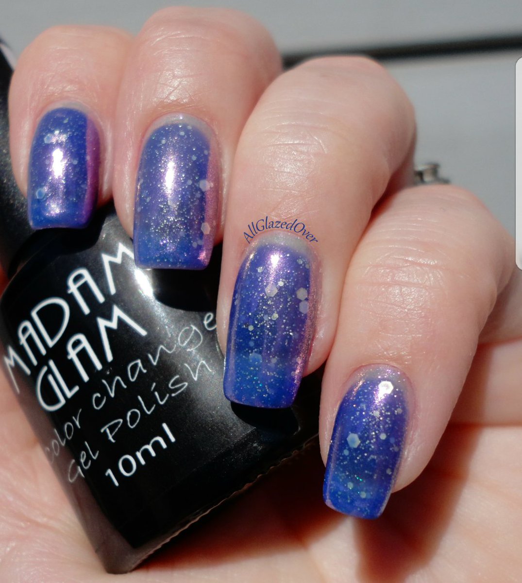 AllGlazedOver's tweet photo. I switched up my mani &amp; added chrome powder #30738 from @bornprettystore to my @Madam_Glam mani #MadamGlam #ChromePowder #ThermalPolish https://t.co/oDWOS6gG63