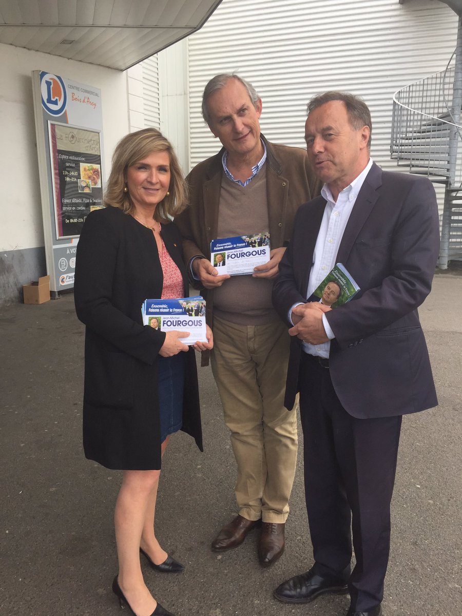 AnneCapiaux's tweet photo. En campagne pour et avec @JMFourgous au Leclerc de Bois d'Arcy beaux échanges ! https://t.co/FdeGErB52g