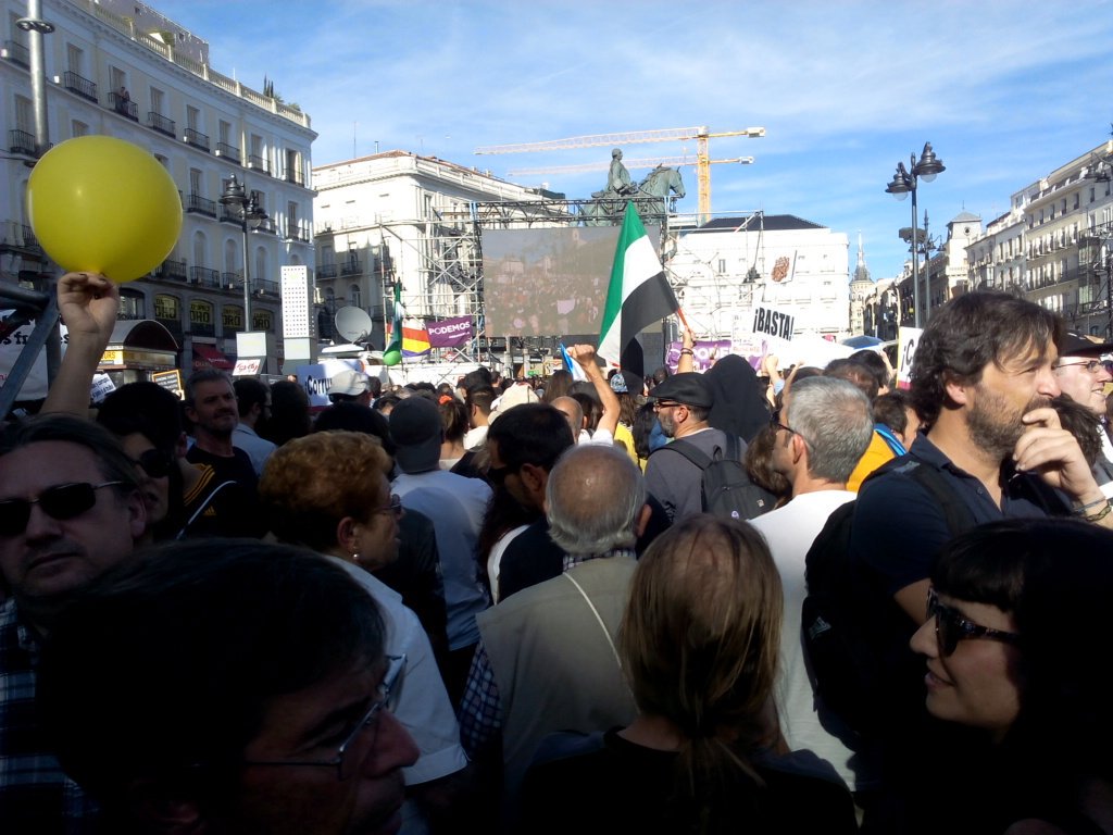 Clau_Africa's tweet photo. Lo llaman democracia y no lo es 🎵 #aporellos #oeeee #HayQueEcharlos #MocionParaEcharlos #Melilla @circulomelilla @PodemosMelilla https://t.co/yI8d4hB6Pi