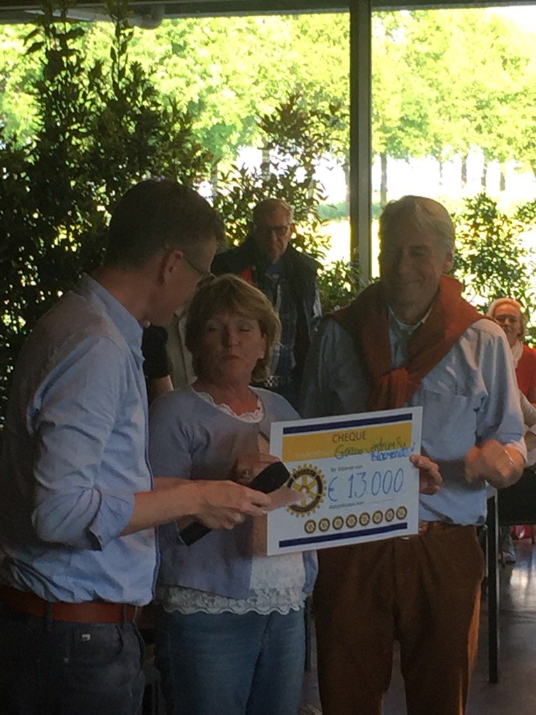 <a href="/rotarygouda/">Rotaryclub Gouda</a> en <a href="/RotaryGoudaB/">RC Gouda Bloemendaal</a> halen €13.000 op voor 3 goede doelen met de #Lexus Groene Hart Rotary Rit. Super!