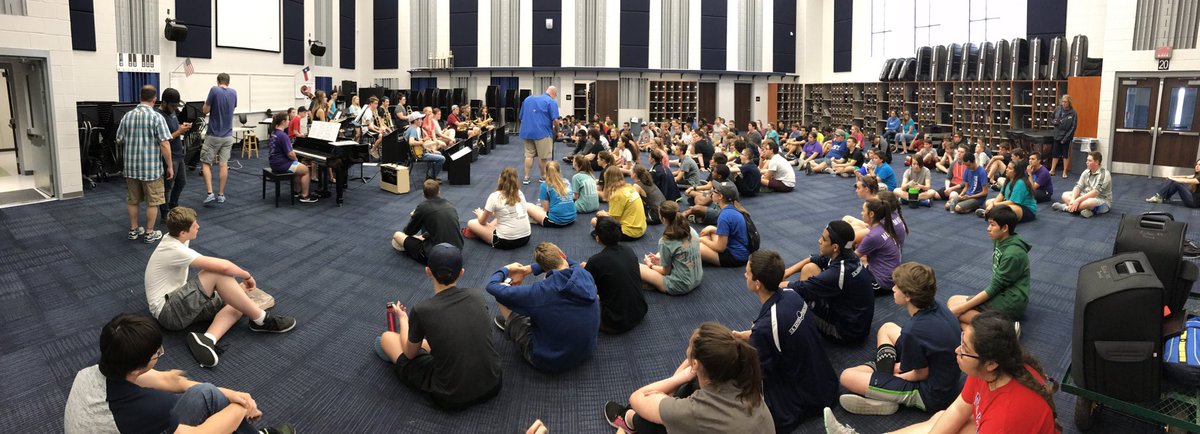 morganeliz28's tweet photo. I love meeting new people who share the same love for music as I do 🎶🎵🎶🎵 #ehsband https://t.co/lOrGDo9VlM