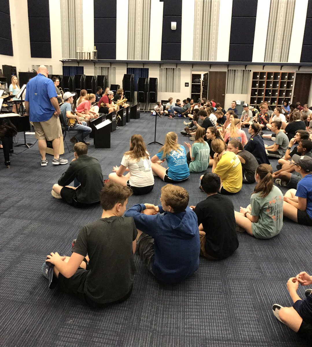 morganeliz28's tweet photo. I love meeting new people who share the same love for music as I do 🎶🎵🎶🎵 #ehsband https://t.co/lOrGDo9VlM