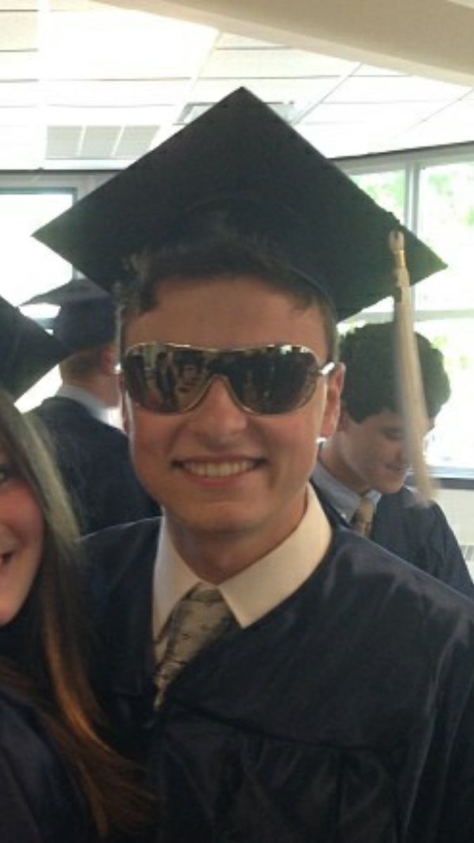 brotimeXP's tweet photo. still killin it #BryantGrad2017 https://t.co/OO8exLzgYD