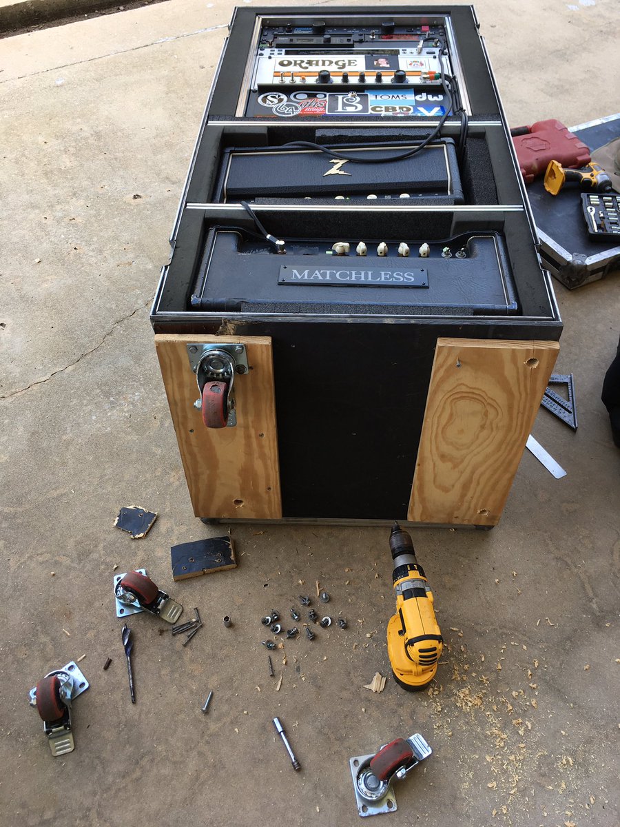 jessegarcia429's tweet photo. Thankful for @djhav 's help  this morning! He totally patched me up. #festivals #woodtone #soulstock https://t.co/IDBcfBtTM0