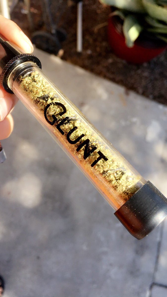 KarmaKhaotic's tweet photo. Last day to smoke so have to head out w/a bang 😉🔥 thanks to @gluntofficial #glunt https://t.co/eioBl5nbGF