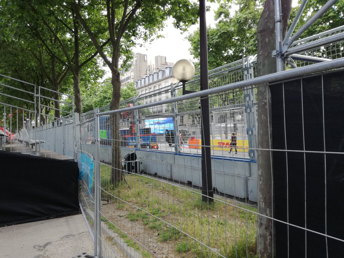 eRolling_Mag's tweet photo. Balade Parisienne en #giropode #ninebot des moutons, des #FormuleE , des bateaux https://t.co/iPm0fbL9hW