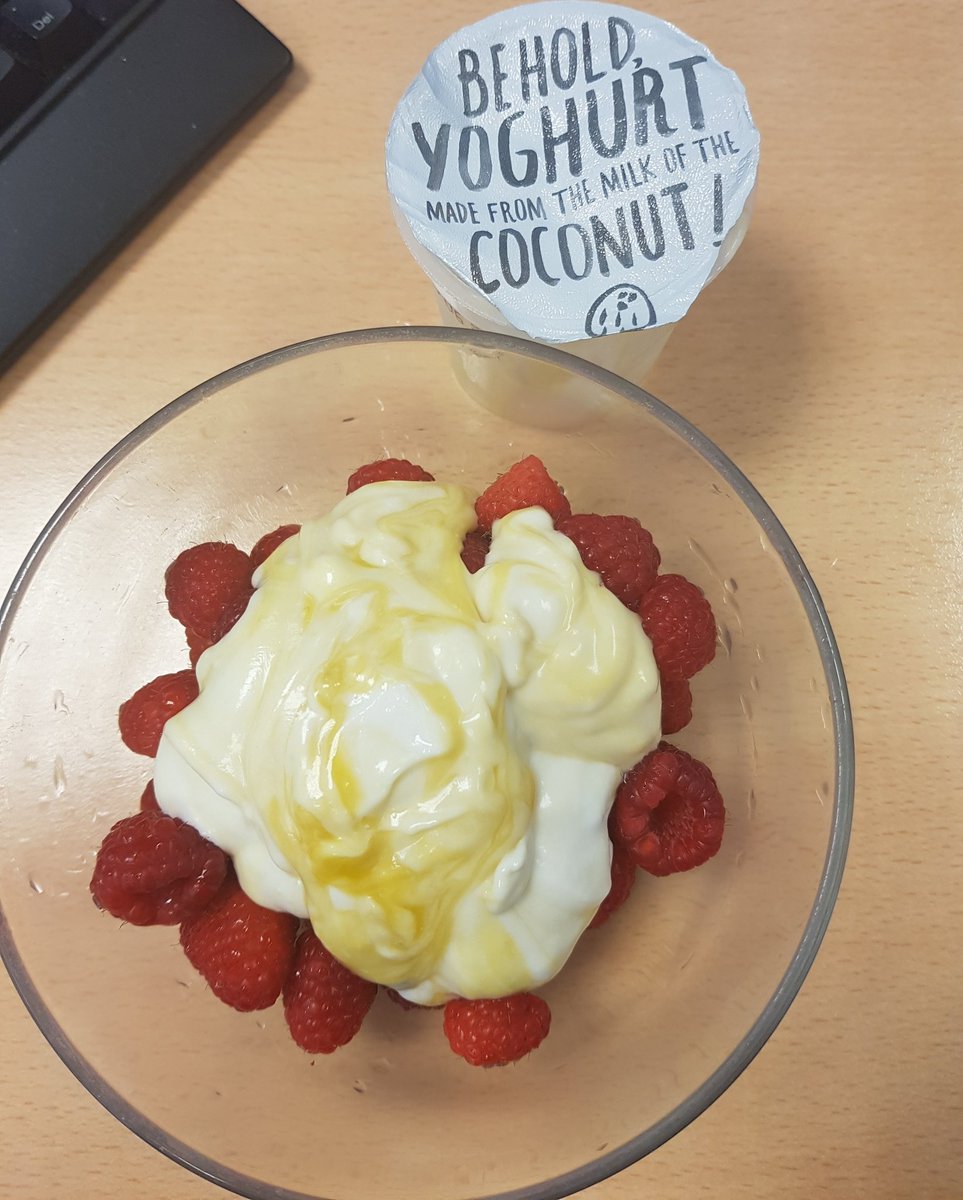 Julietthe3rd's tweet photo. @coconutcollab Mango and passion fruit yogurt with raspberries 👌this yogurt is so delish ❤ #coconutcollab #vegan #coconut #caloriecounting https://t.co/6mJ0qQuun5