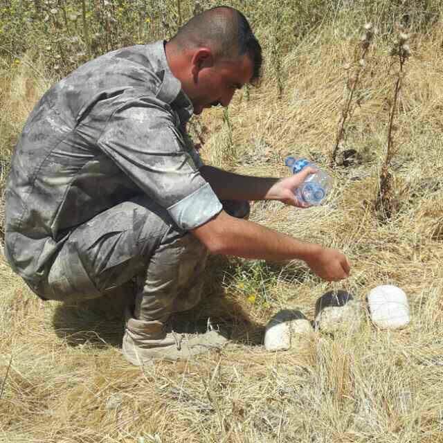 MnKhS's tweet photo. The skull of his mother in his hands,
Which was killed by ISIS bc she is not suitable4sexual enslavement.
 #YazidisAreNotKurds
#SaveYazidis https://t.co/GnaZWkIrsO