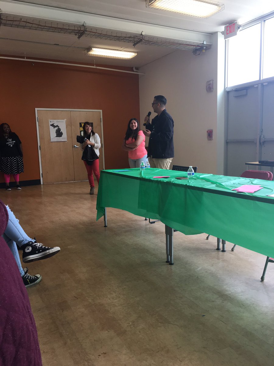 _alvarezalondra's tweet photo. Got awarded "Student of the Year" such an amazing feeling honestly 😭❤️ #482Forward #LoveWhatIDo https://t.co/GZoZZOvRFj