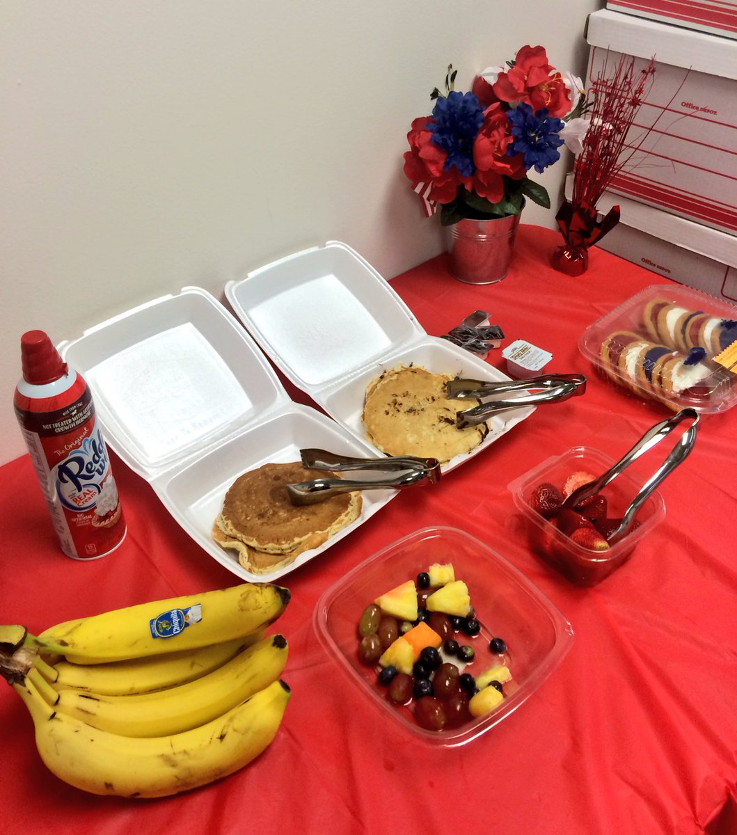 Mackenzie_Loar's tweet photo. Pancakes &amp; Phone Banks for @AfpOhio #DayOfAction in #Columbus! 📞🇺🇸 https://t.co/6o4WnKEypm