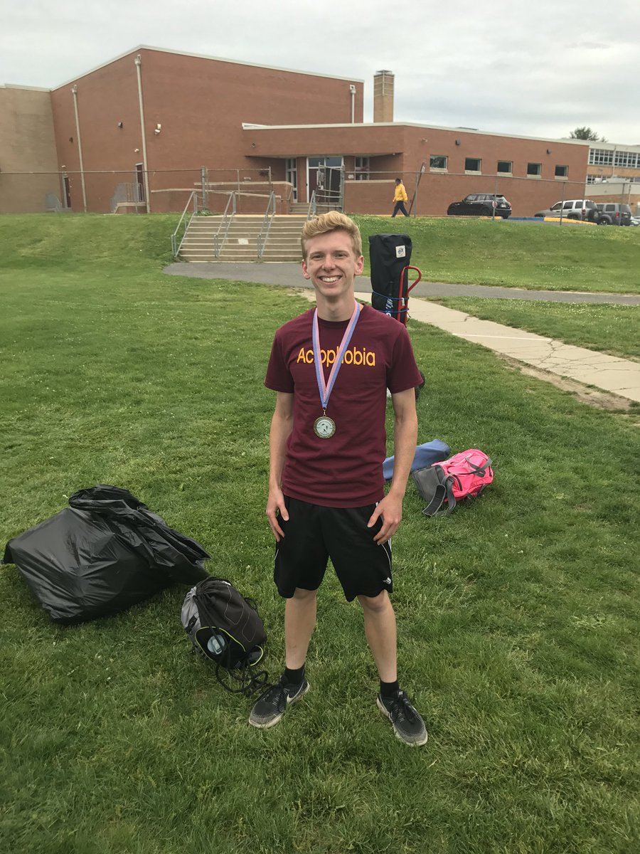 Garnetsxctf's tweet photo. Dan gets second place in the pole vault with a huge 1 foot PR jumped 11'6" 🥈🥈🥈 https://t.co/57y2HYJ1C6